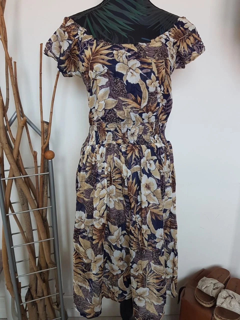 Robe fleurs et feuilles beiges